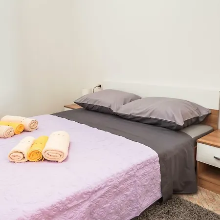 Marinus Apartment *