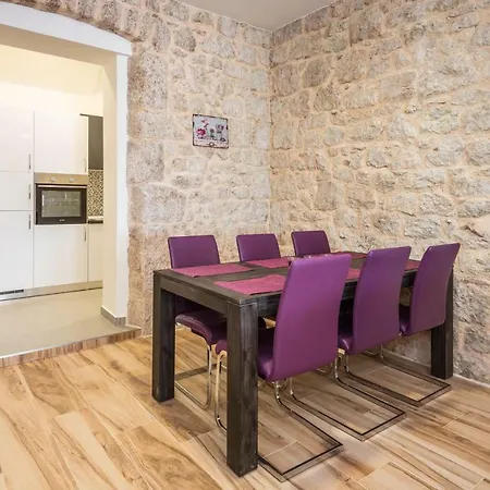 Marinus Apartment *
