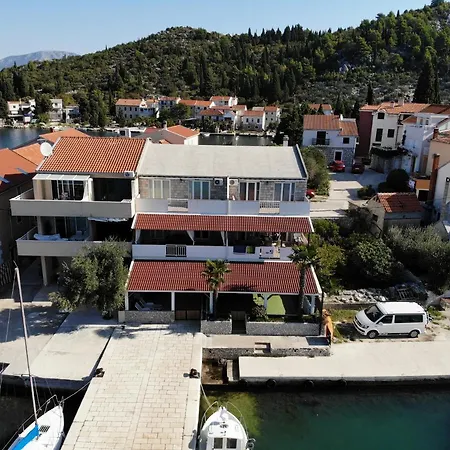 Marinus Apartment *
